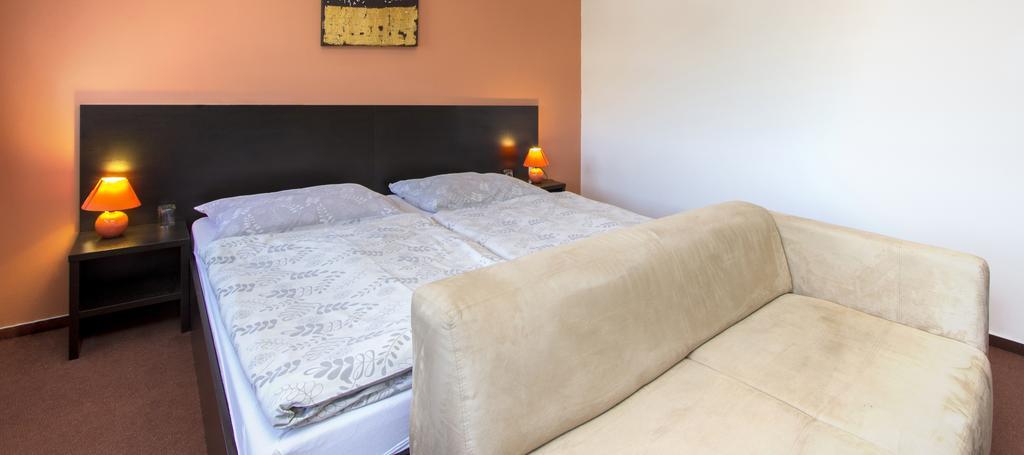 Garni Hotel Fellini Žiar nad Hronom Chambre photo
