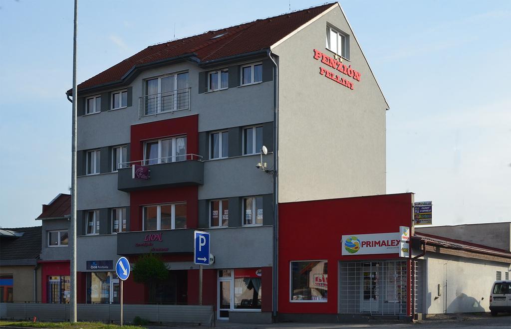 Garni Hotel Fellini Žiar nad Hronom Extérieur photo