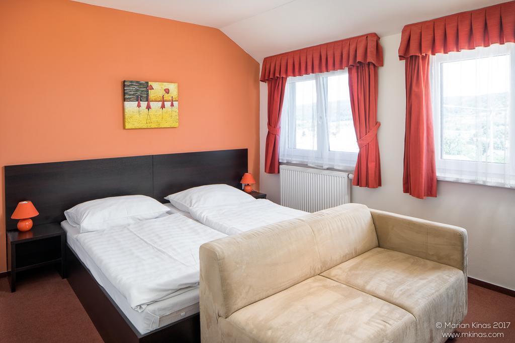 Garni Hotel Fellini Žiar nad Hronom Extérieur photo